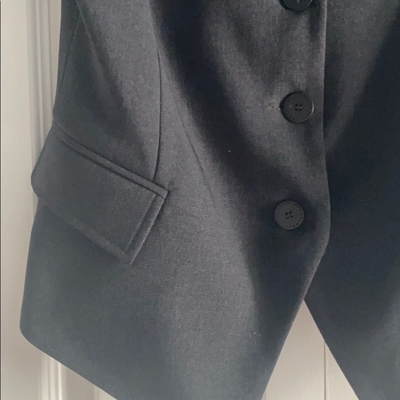 Sleeveless vest - Picture 2 of 4